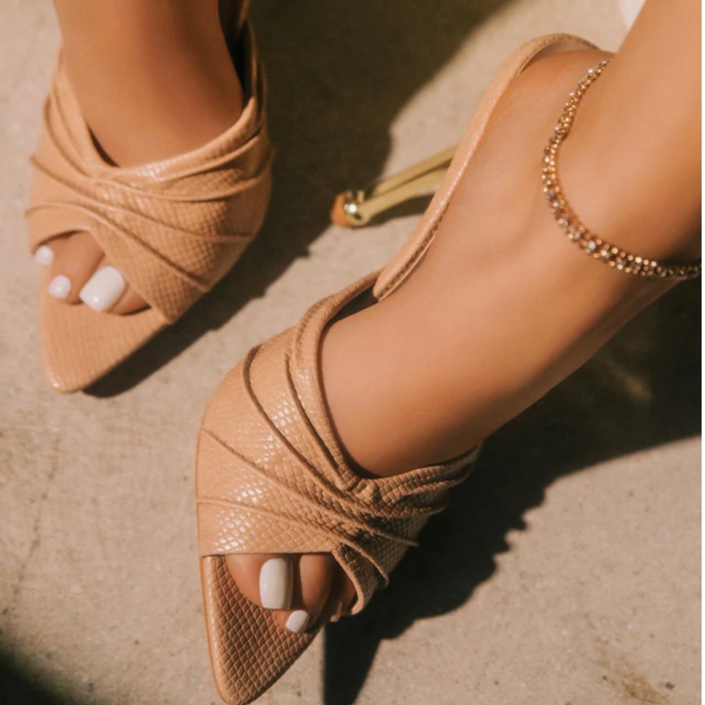 SOLD‼️‼️MISS LOLA brand new high heel mules